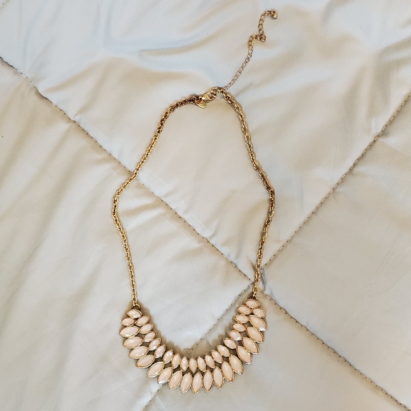 Light pink statement necklace - Picture 2 of 2